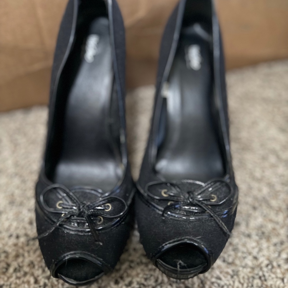Peek-a-Boo Heel